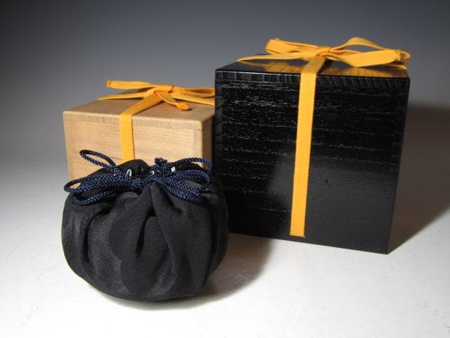 楽吉左衛門 十四代 覚入 黒「涼風」共箱 即中斎花押 k561