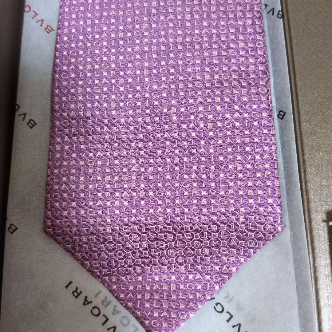 専用です。BVLGARI ロゴマニアピンク ネクタイ 約8cm幅