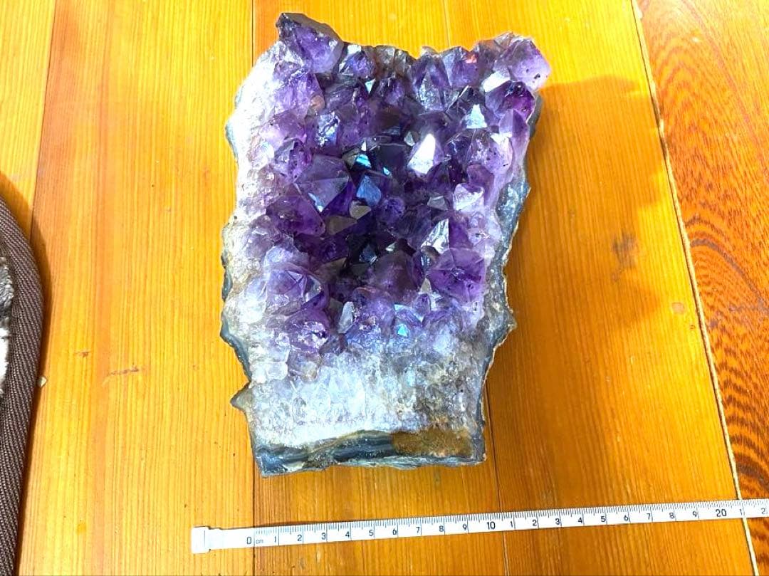 アメジスト クラスター 約2.3キログラム 木製台座付き