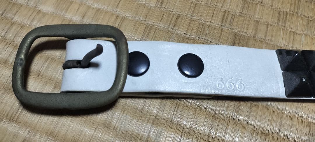 666 スタッズ付ベルト