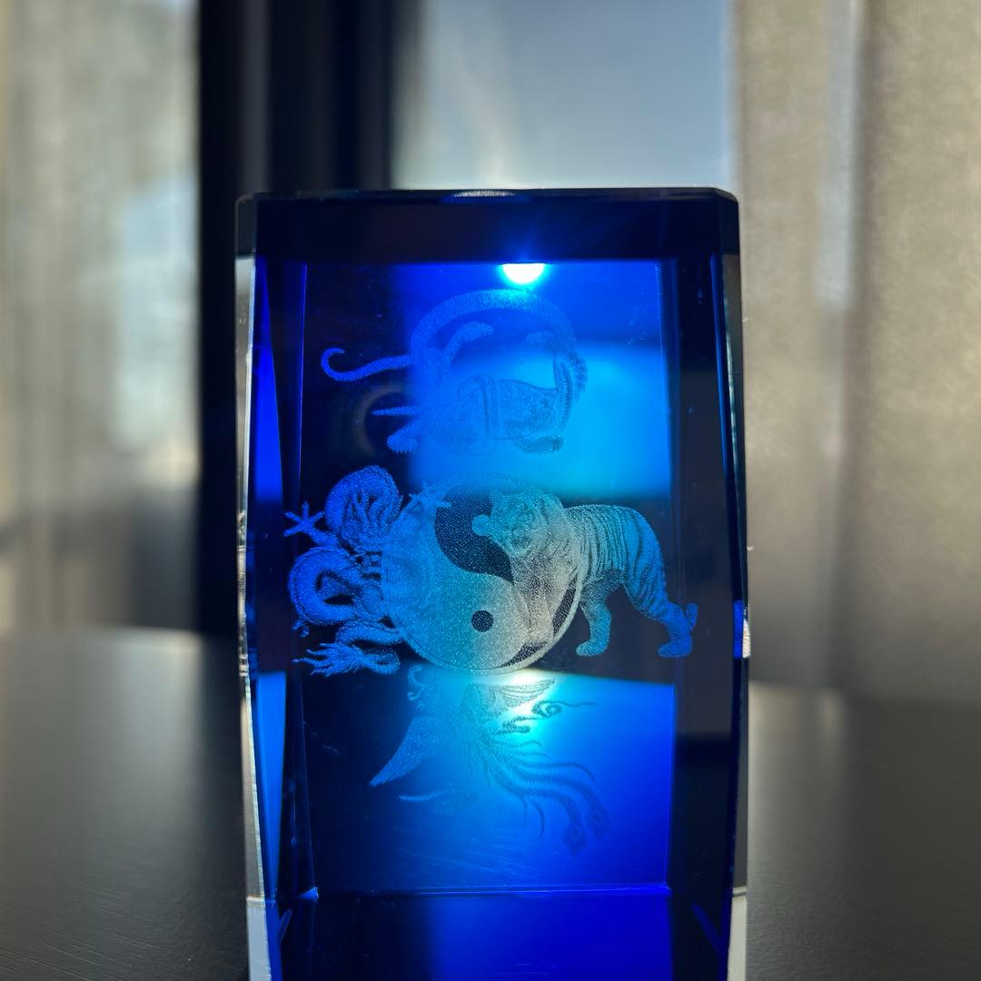 青いアクリルキャラクター置物