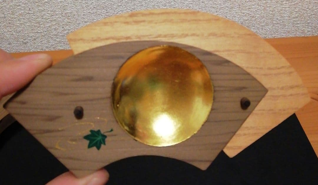 清水晃樹作　加州工芸　神代杉　清流魚絵　扇面　香合　共箱　栞付　茶道具