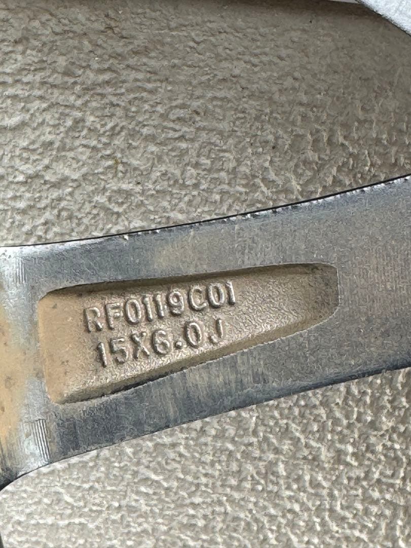 1/4から発送YOKOHAMA スタッドレス195/65R15 タイヤホイール付