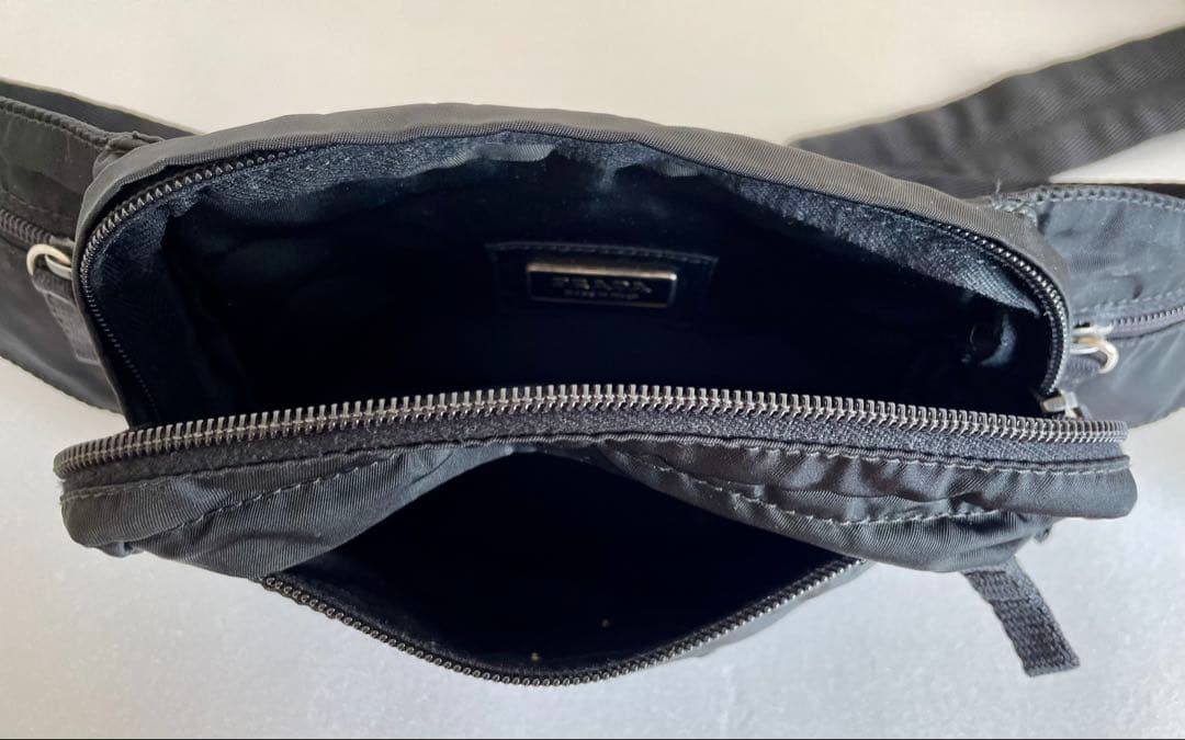 【美品】PRADAプラダ ボディバッグ ウエストポーチ 三角ロゴ ナイロン 黒