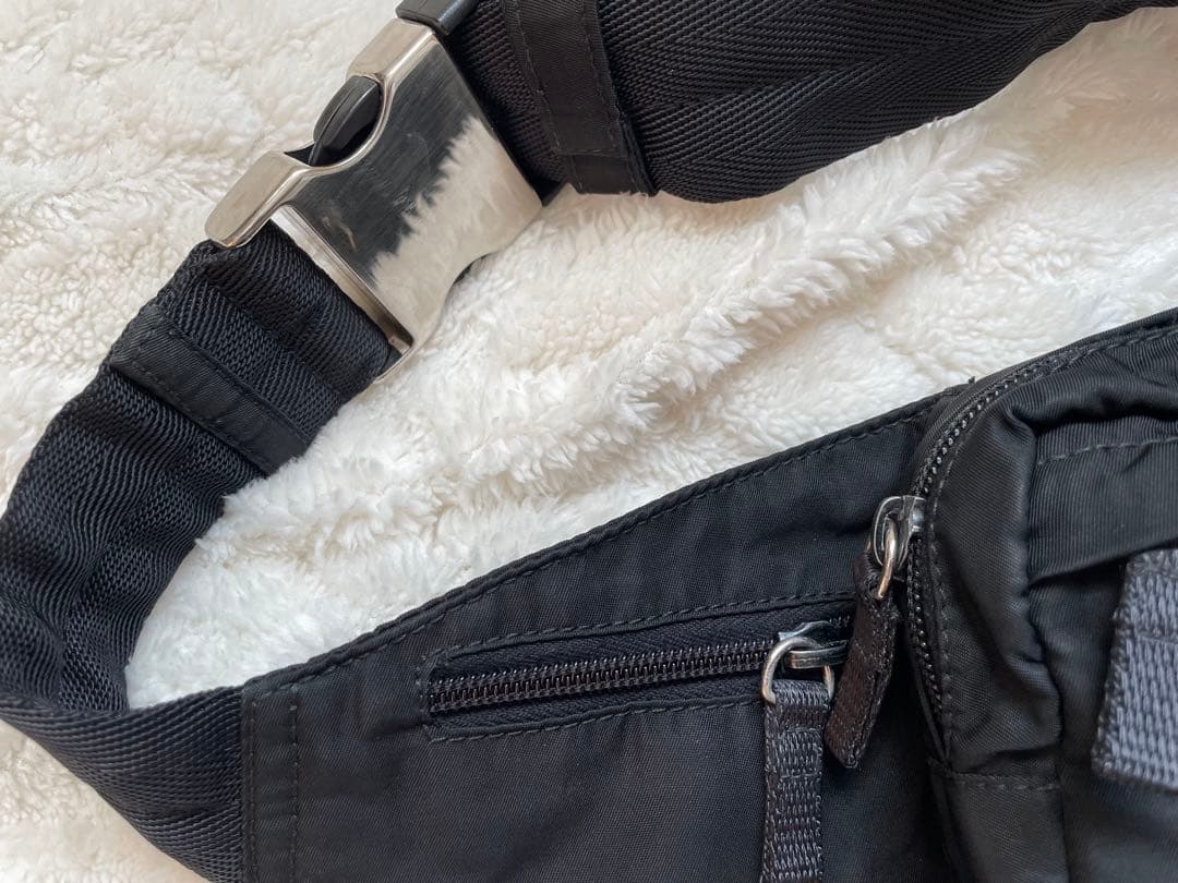 【美品】PRADAプラダ ボディバッグ ウエストポーチ 三角ロゴ ナイロン 黒