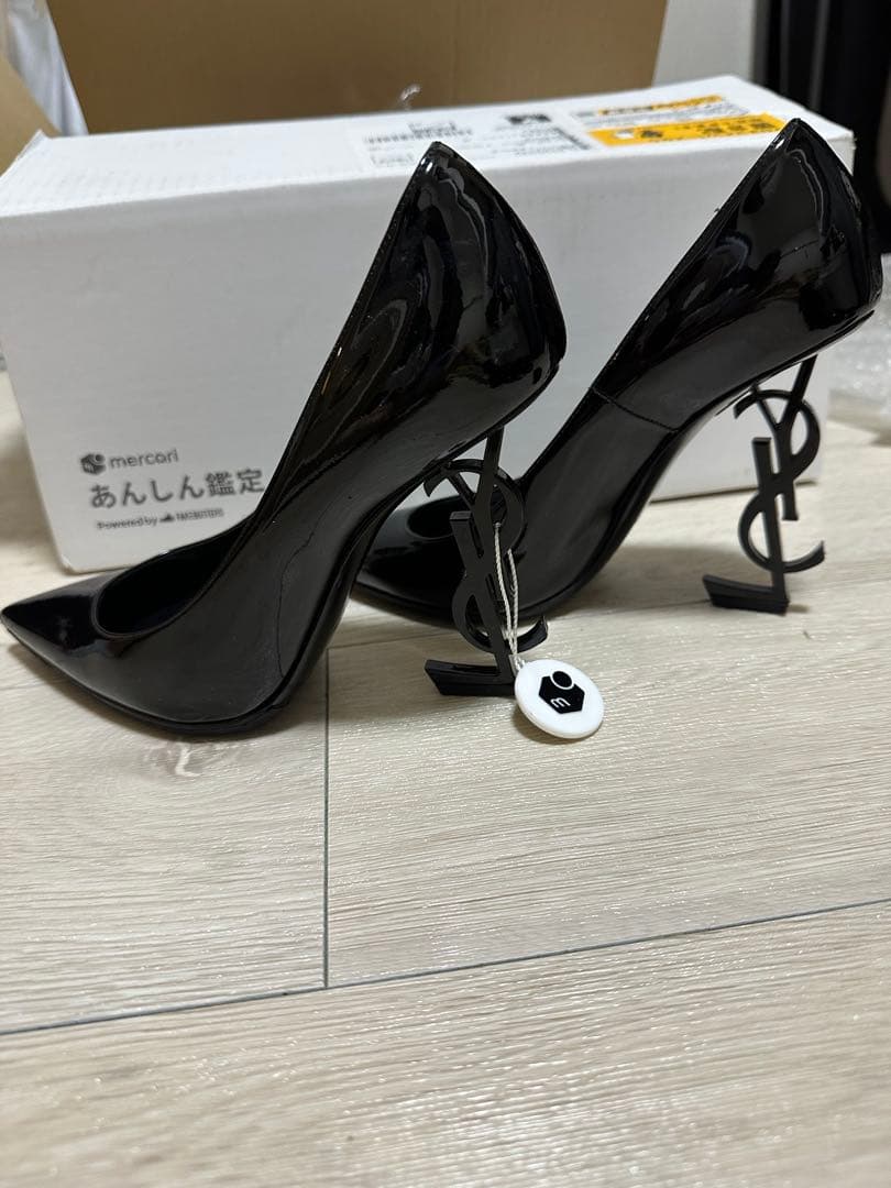 YSL ブラック ハイヒール ポインテッドトゥ