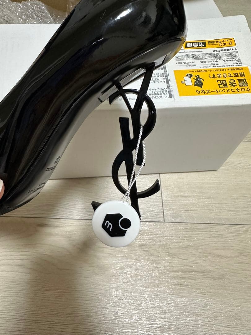 YSL ブラック ハイヒール ポインテッドトゥ