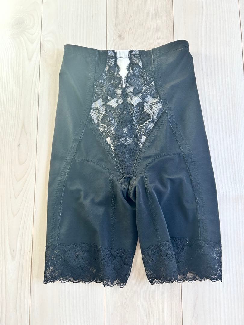 グラントイーワンズ　ブラック レギュラーガードル レース付き　76