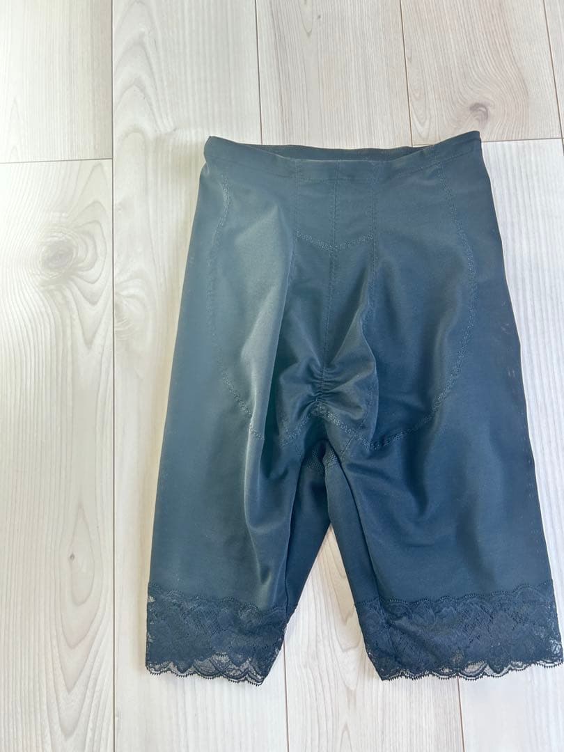 グラントイーワンズ　ブラック レギュラーガードル レース付き　76