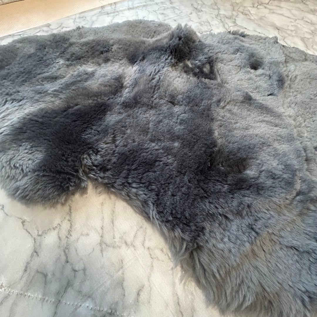 新品 洗えるリアルムートンラグ 55×170cm 短毛 チャコールグレー