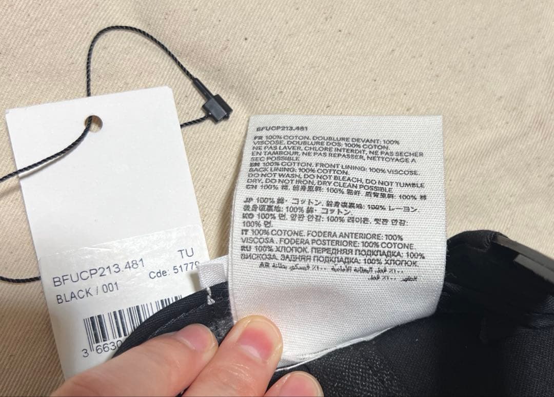 美品　AMI Paris 黒キャップ　タグ有り　保存袋付き