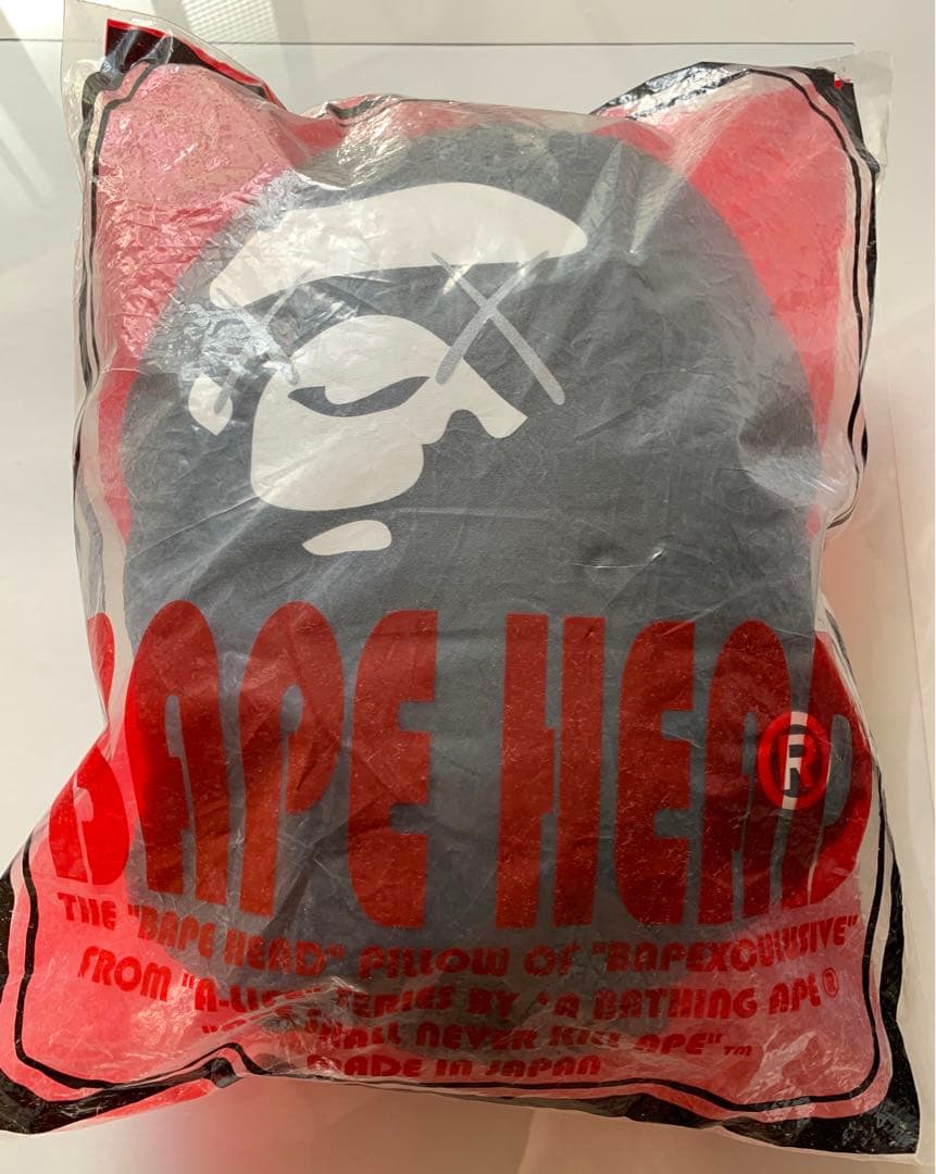 激レア　非売品　世界限定　KAWS クッション　プロモーション　フィギア