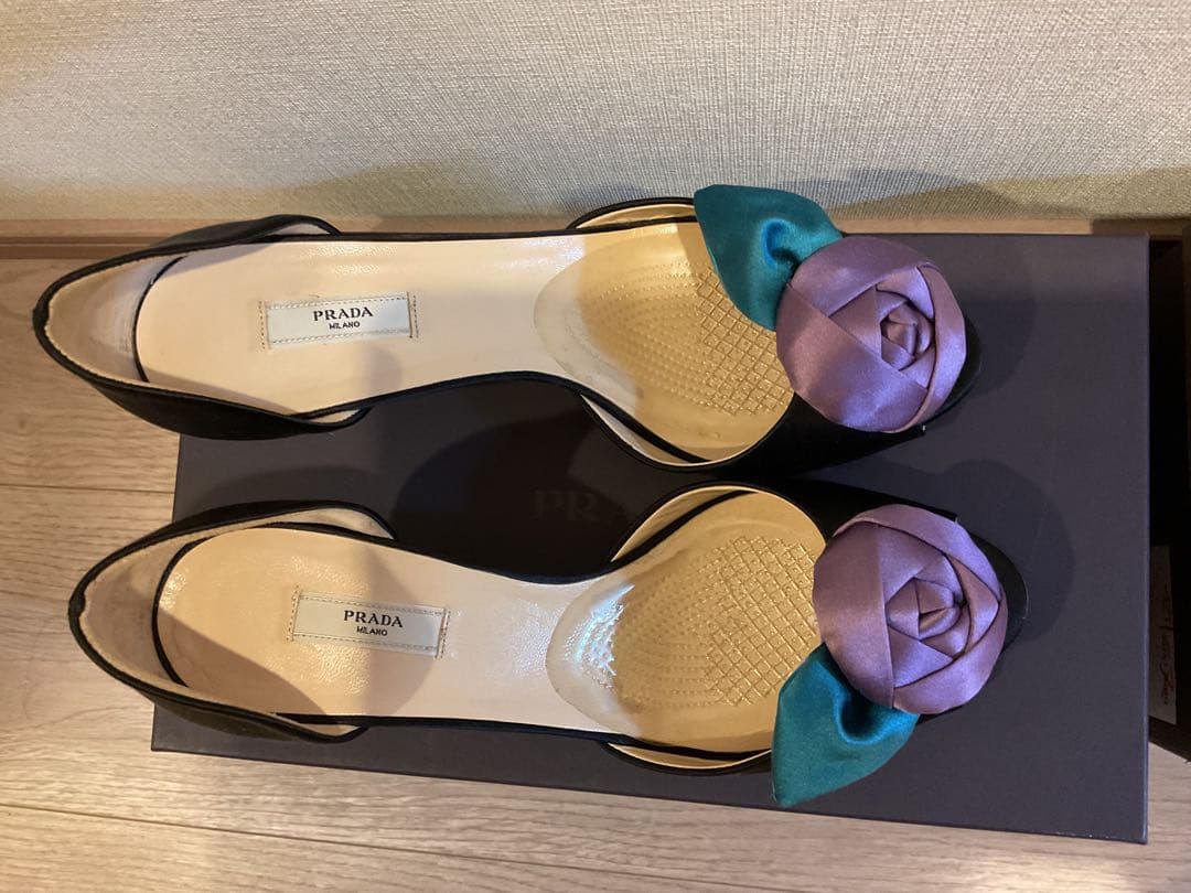 Prada フラワーモチーフ ハイヒールパンプス