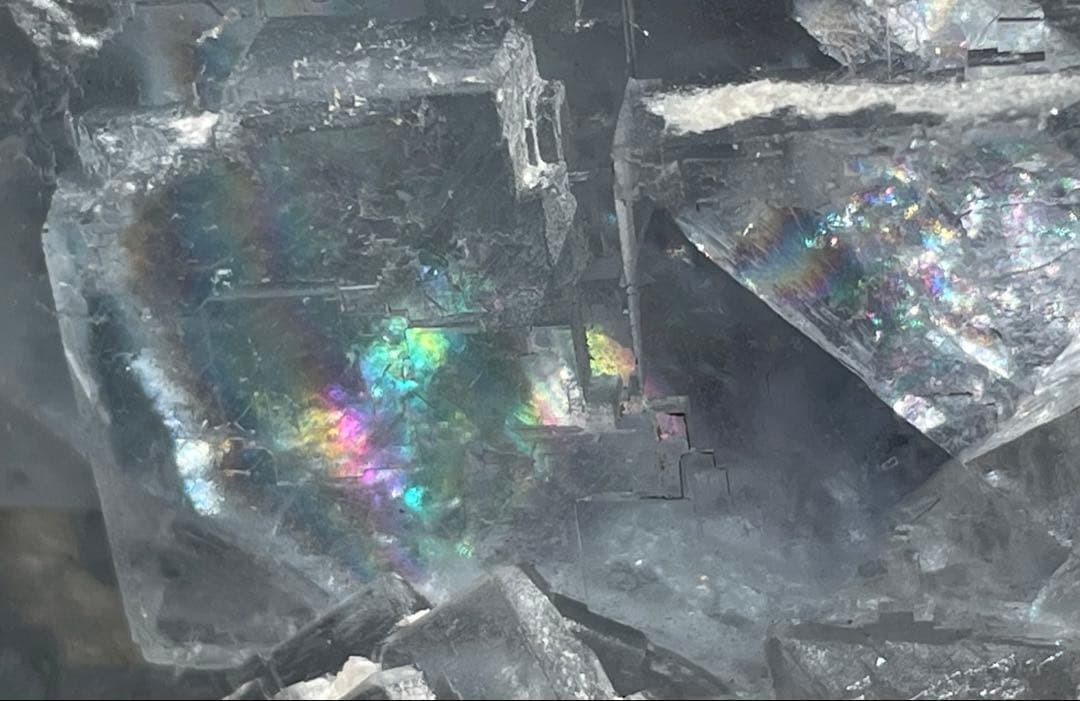 フローライト　原石　巨大結晶　美しいスカイブルー　アクアマリンカラー　虹　蛍石