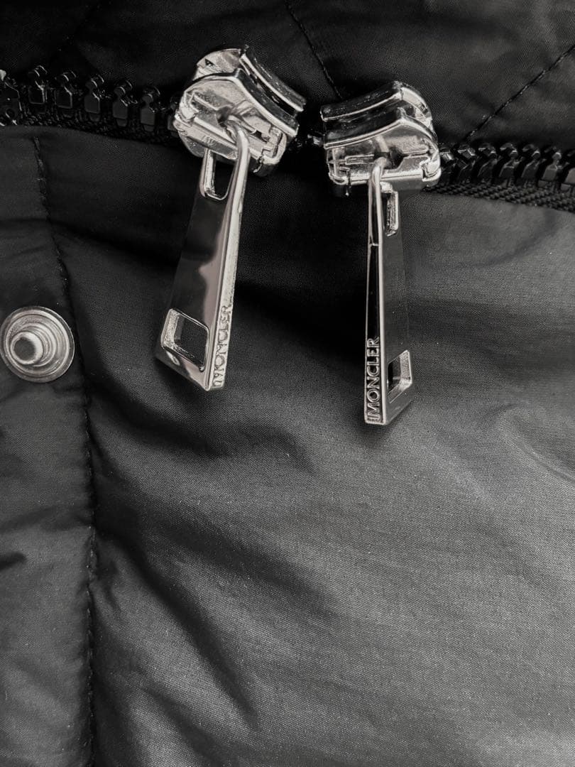 MONCLER モンクレール ショート丈ダウンジャケット 黒