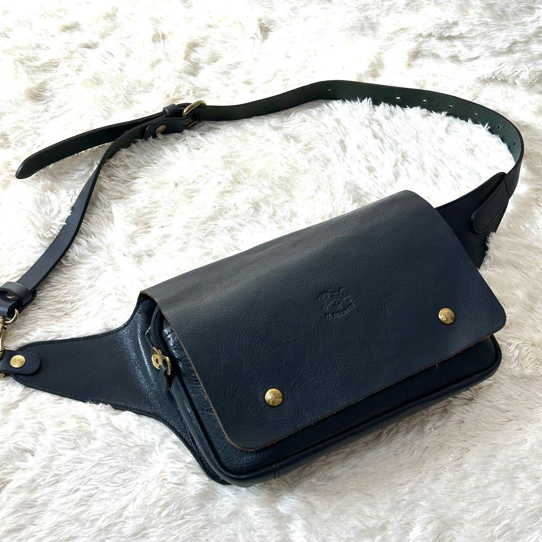 即完売品✨イルビゾンテ　ボディバッグ　ウエストポーチ　シボ革　斜め掛け　ネイビー