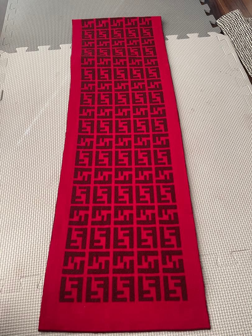 Fendi ロゴパターン マフラー 赤と茶色