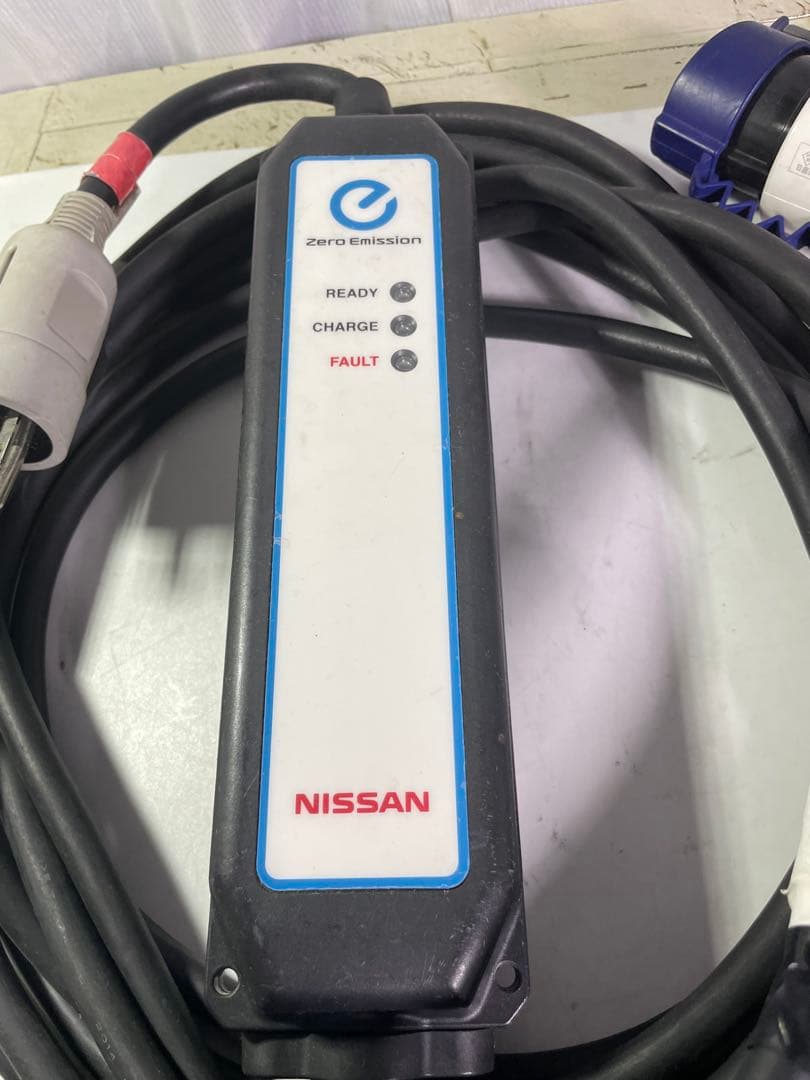 日産　リーフ　充電ケーブル　　3NK5E