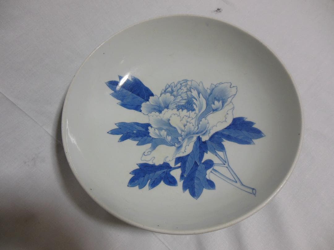 鍋島焼　染付牡丹文大皿（江戸後期）