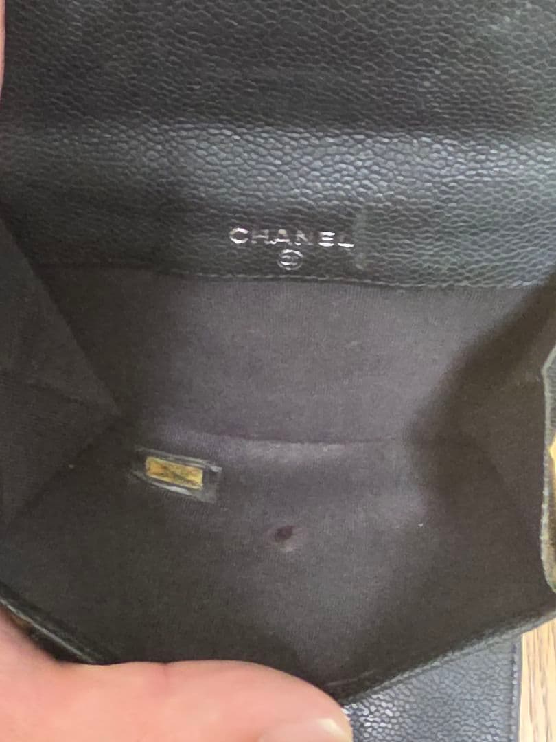 CHANELキャビアスキン財布　黒