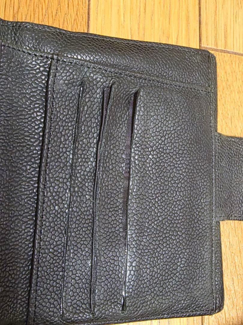 CHANELキャビアスキン財布　黒