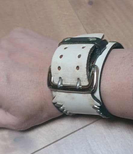 ウルフズヘッド　スタッズリストバンド　幅50mm