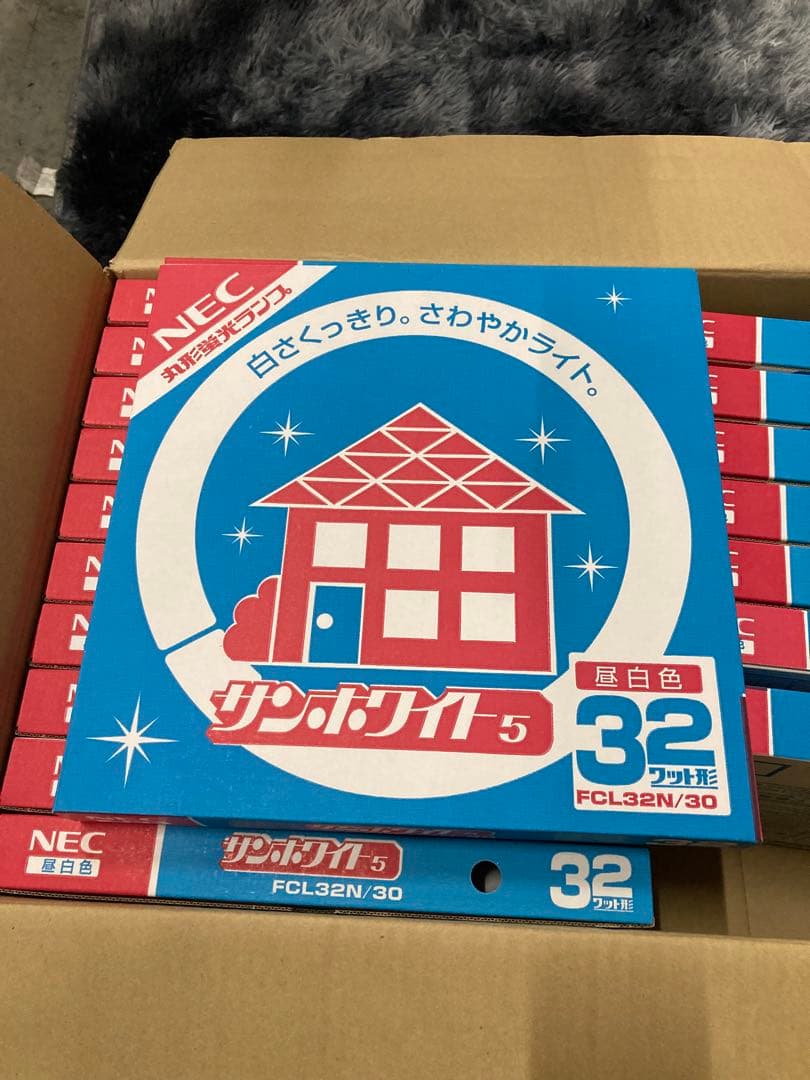 L)NEC 丸型蛍光ランプ　18個　送料込み。