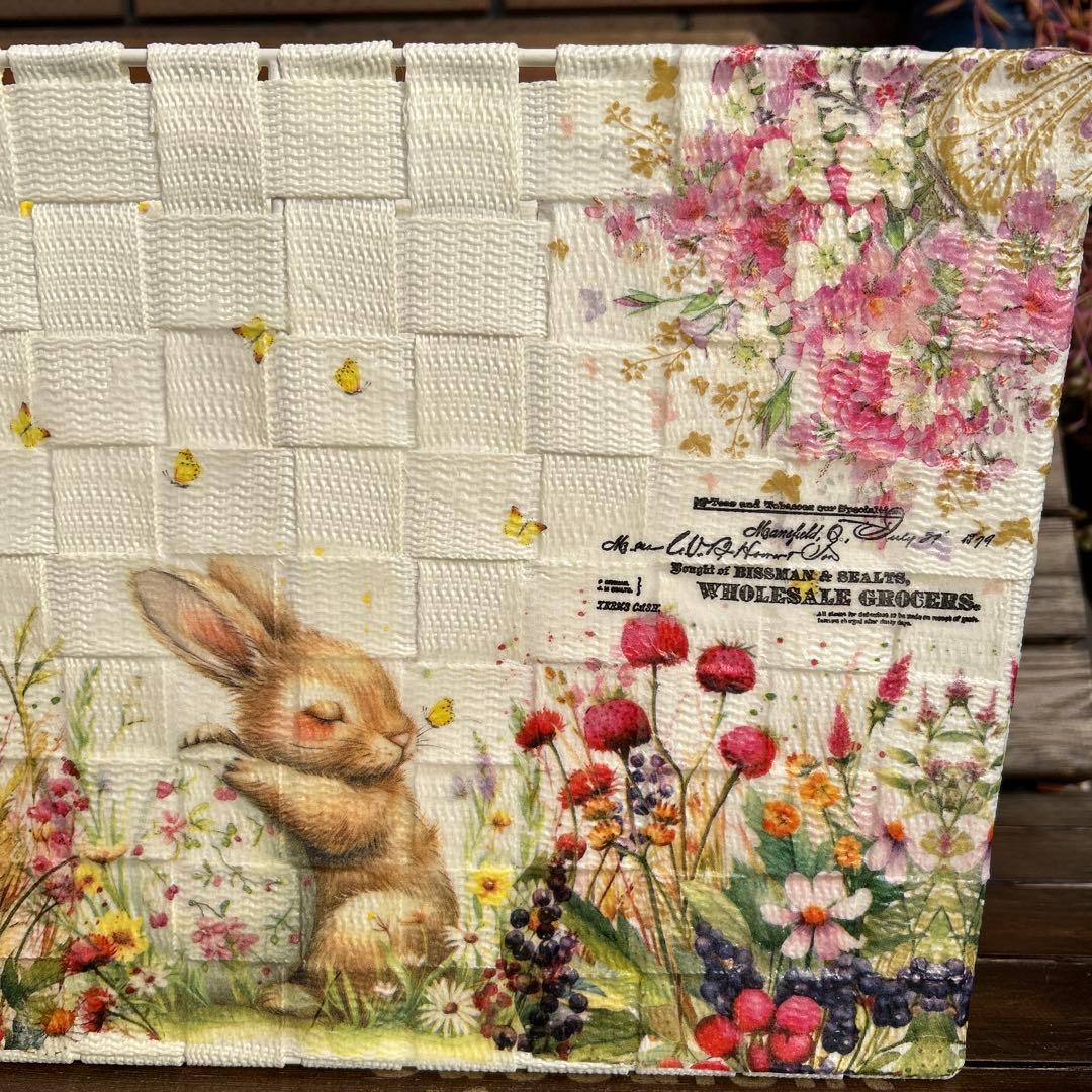 ご予約品　ハンドメイドリメイク　 マガジンラック たまごを抱いたうさぎさんとお花