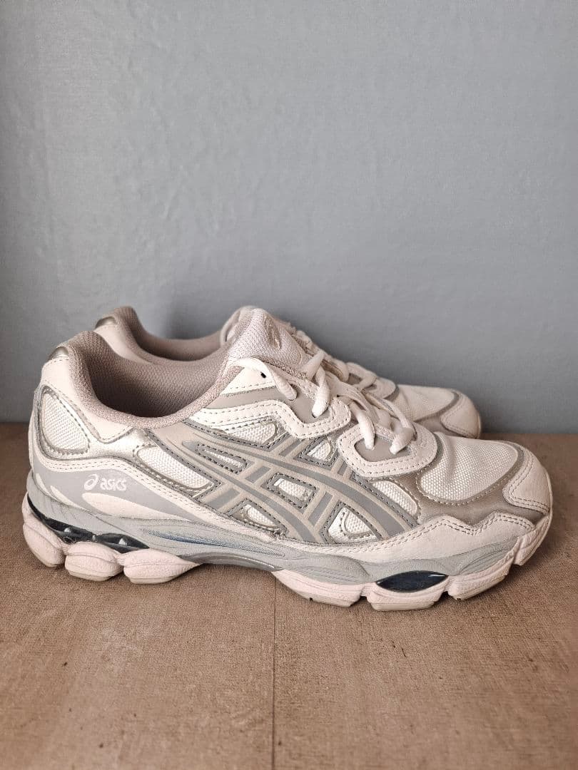 【美品】ASICS GEL-NYC 25cm スニーカー