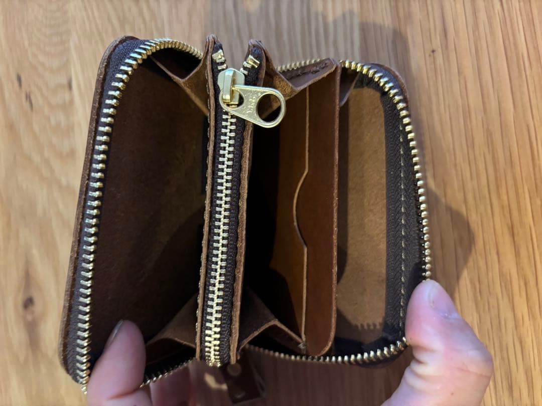 ヘルツ　フルジップミニ財布