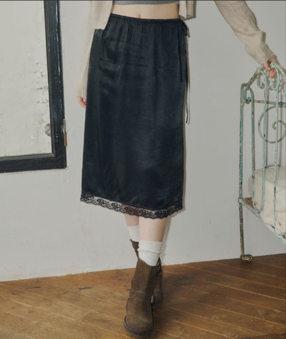 giunon クラッシュサテンレーススカート