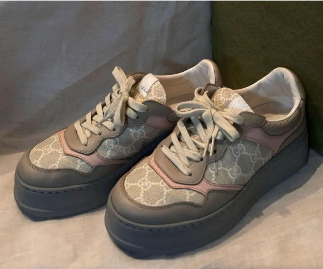 GUCCI ロゴ入りスニーカー ベージュ/グレー厚底25cm