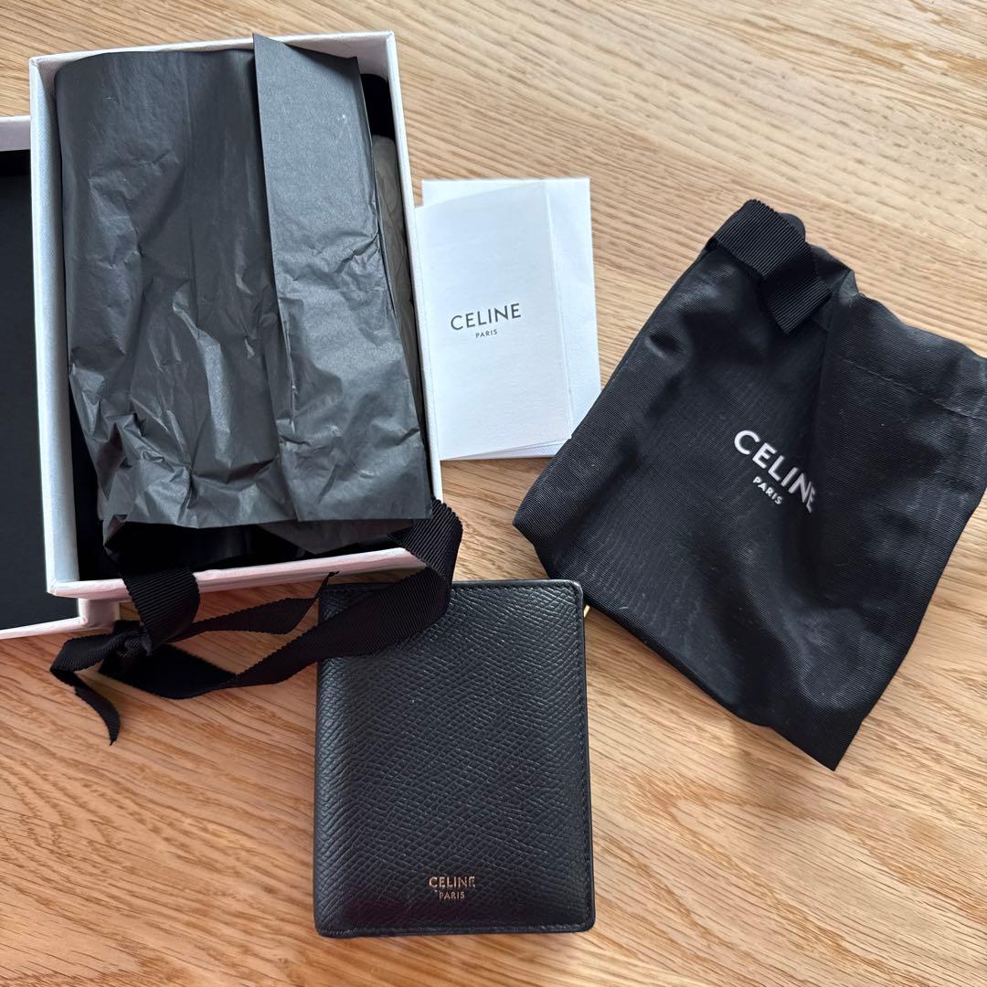 中古　CELINE ブラック 二つ折り財布