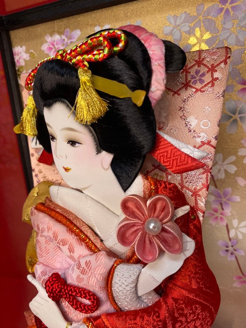 羽子板振袖刺繍金彩ガラスケース１３号・サイズ間口約２８×奥行約２３×高さ約５５㎝