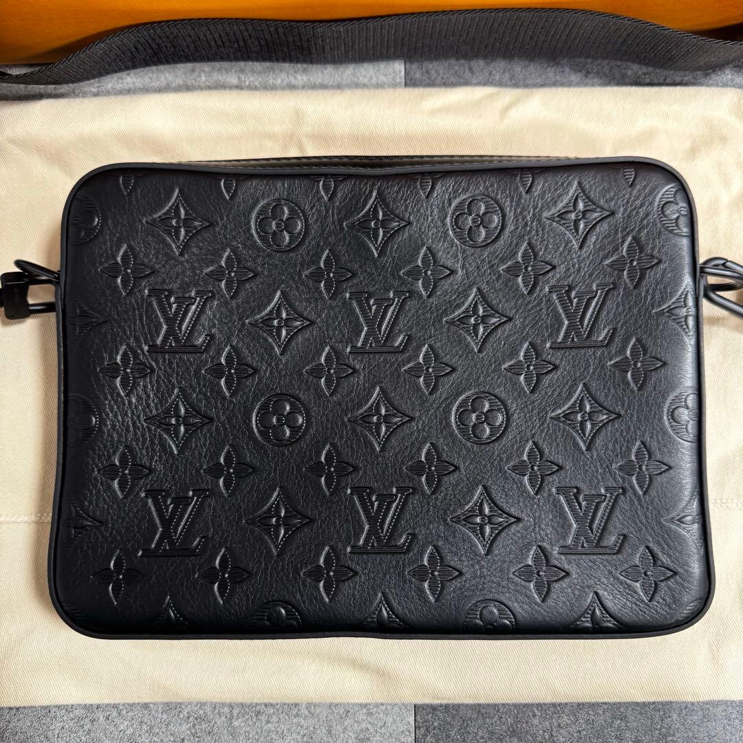 LOUIS VUITTON ブラック メッセンジャーバッグ