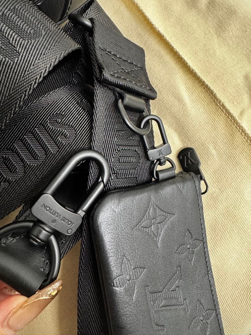 LOUIS VUITTON ブラック メッセンジャーバッグ