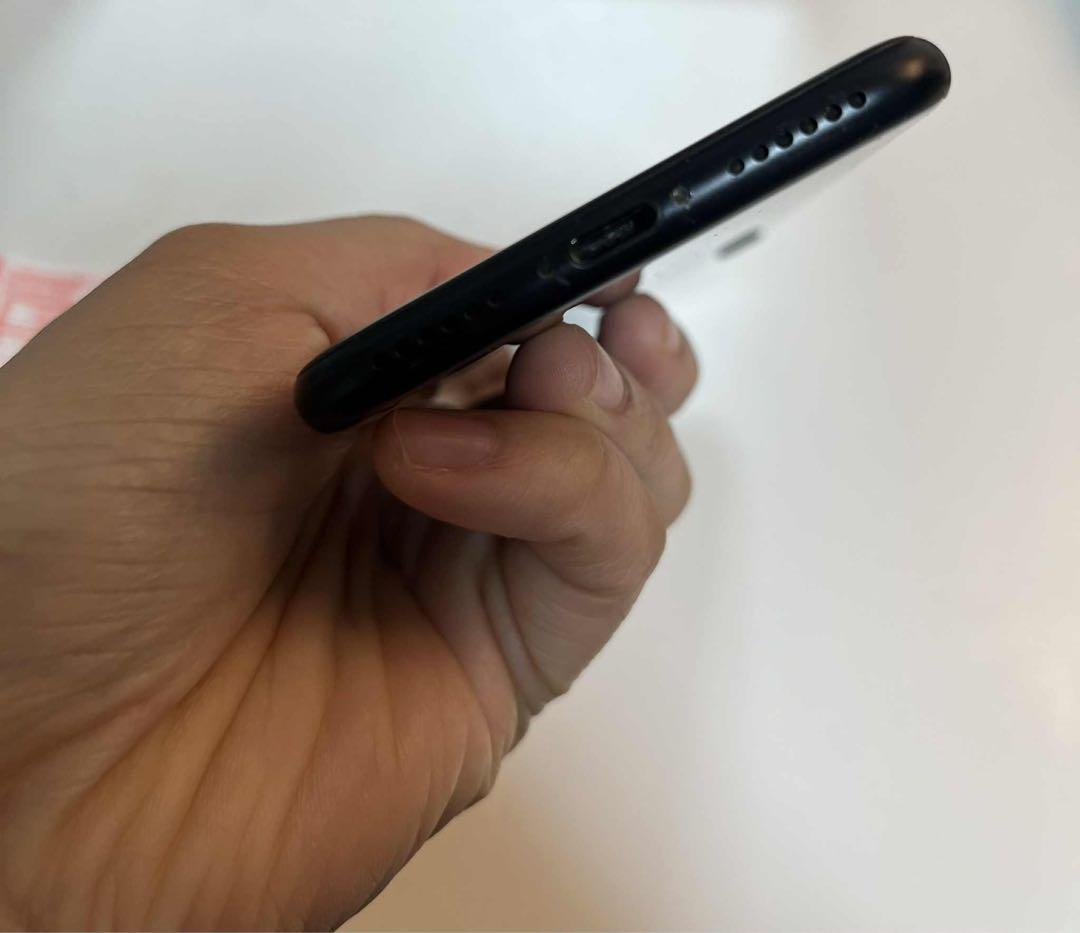 Apple iPhone SE (第2世代) ブラック 本体 128gb