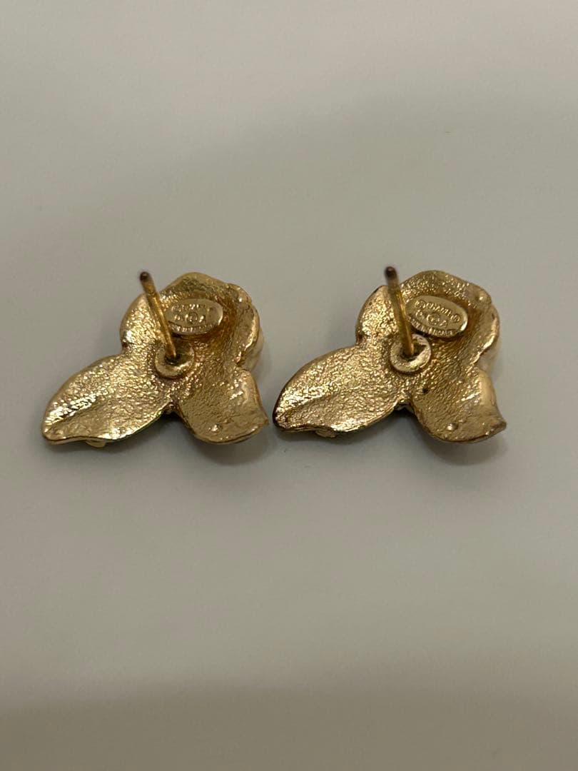 シャネル　カメリア　04A ゴールド　白薔薇　両耳