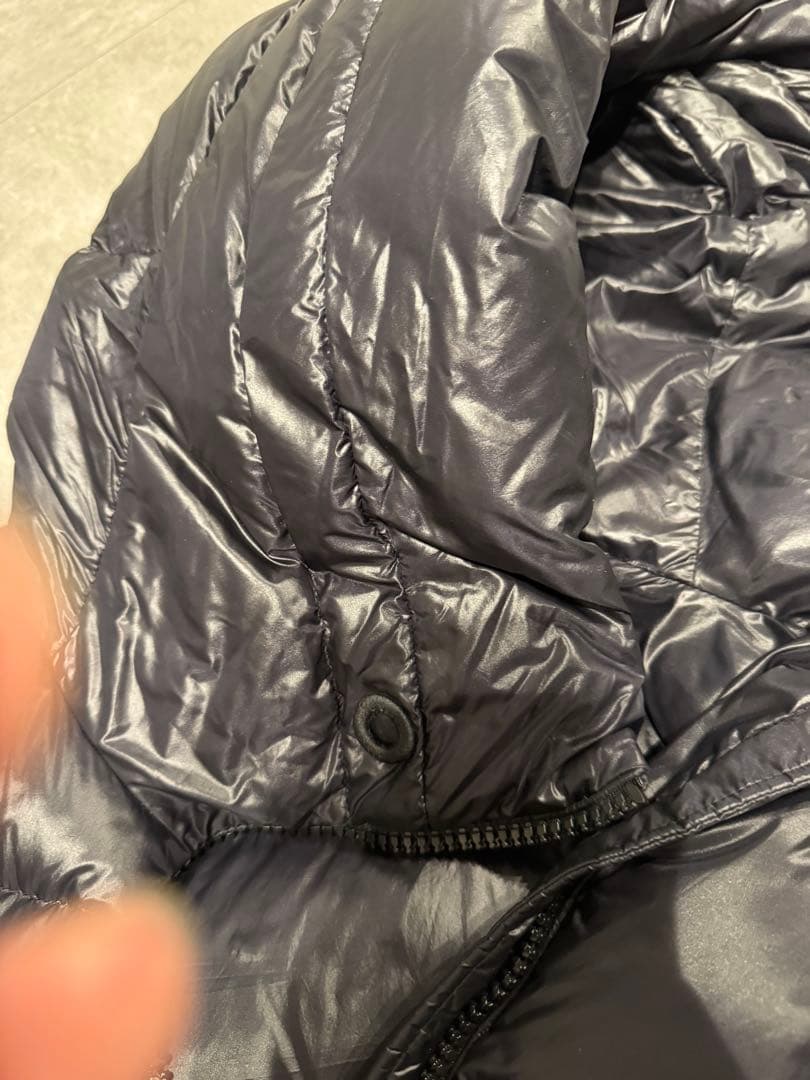 MONCLER ダウンジャケット 黒 フード付き