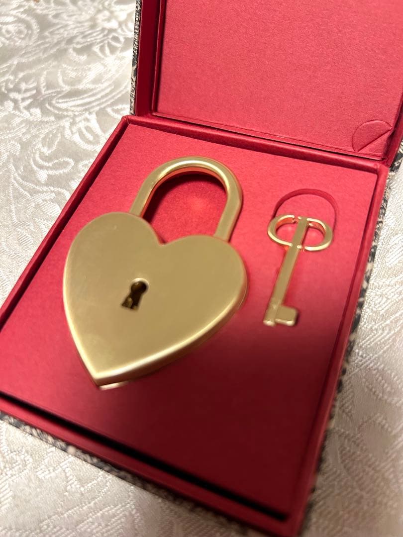 希少品★未使用★ディオール ハート型　南京錠　チャーム　Dior キーロック