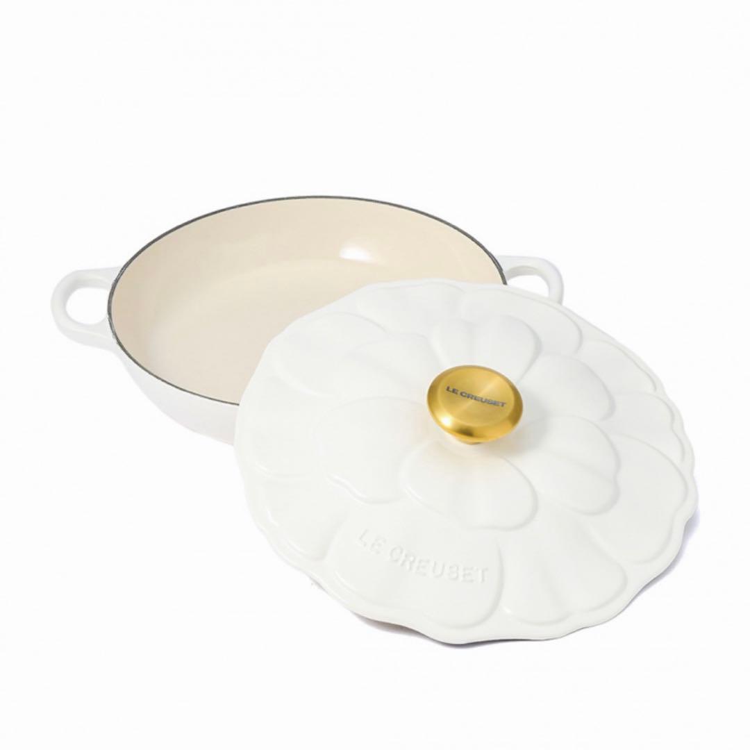 ♡ ルクルーゼ　ビュッフェ　キャセロール ペタルレリーフ　コットン　ゴールド