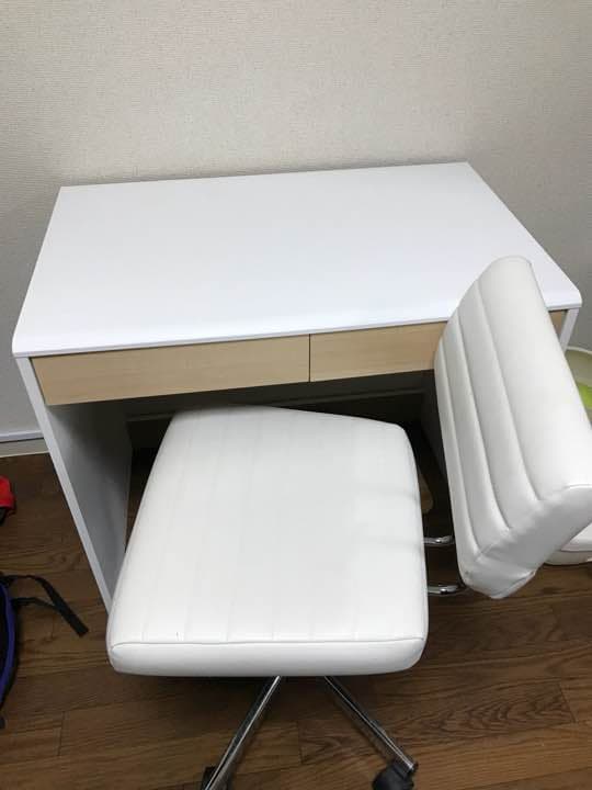 机、椅子、ランドセルのセット