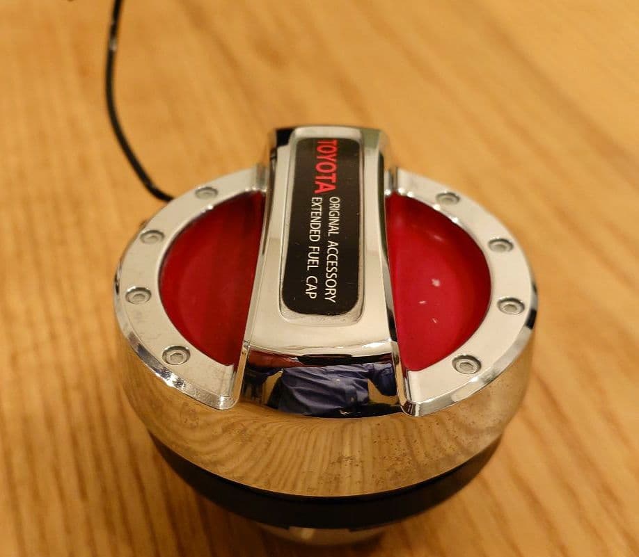 TOYOTA 純正スポーツリッド フューエルキャップ