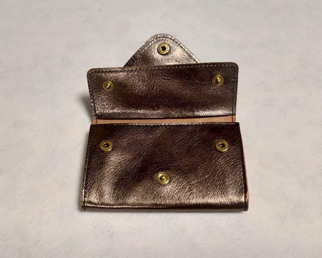 【新品】イルビゾンテ 二重フラップ ケース カード入れ ブロンズ