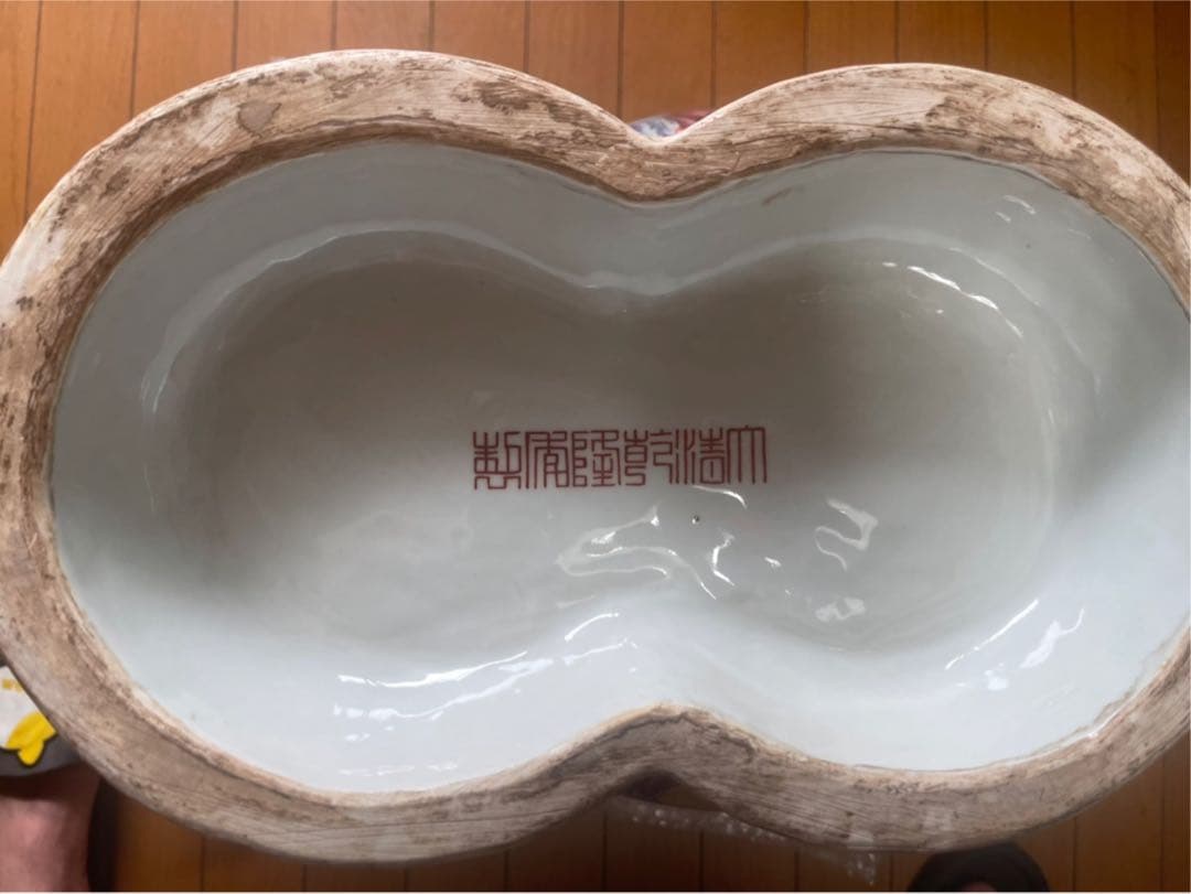 古典的な人物画の陶器花瓶