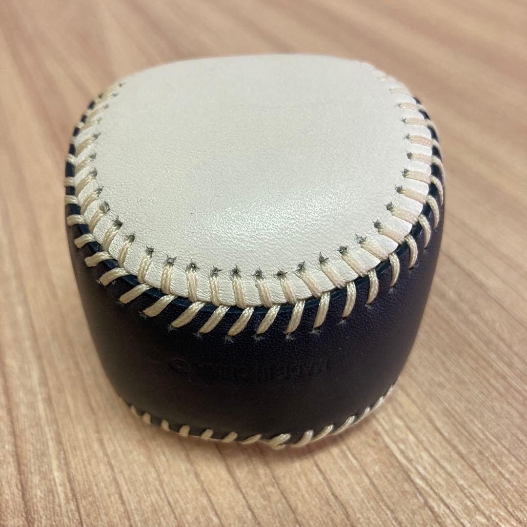 COACH 野球ボール型ペーパーウェイト