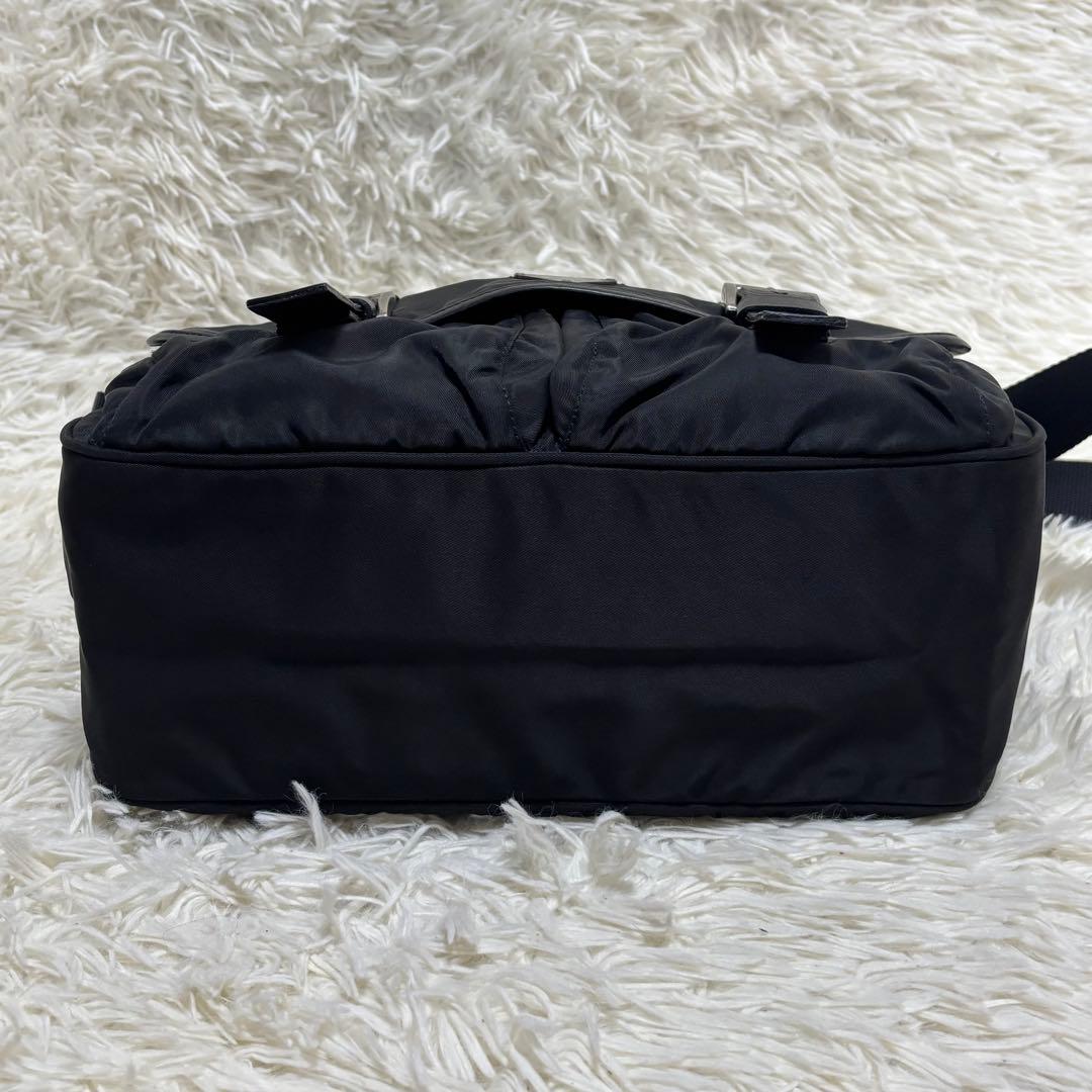 ✨️美品 PRADA メッセンジャーバッグ 三角プレート 斜めがけ 大容量 黒