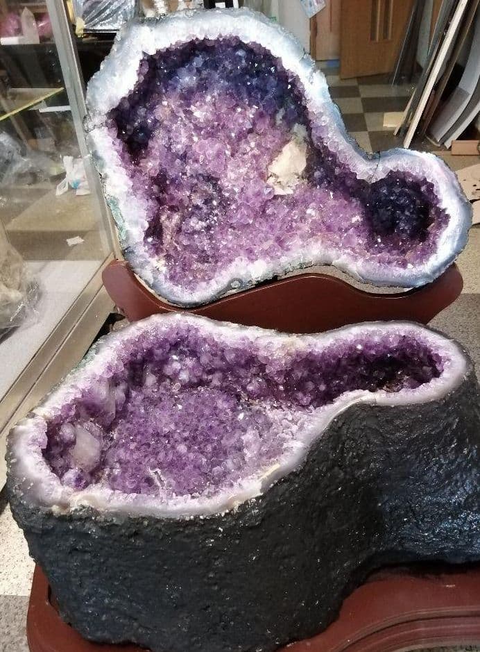 アメジストドーム　上：17.4kg 　下：57kg 　台座12.5kg