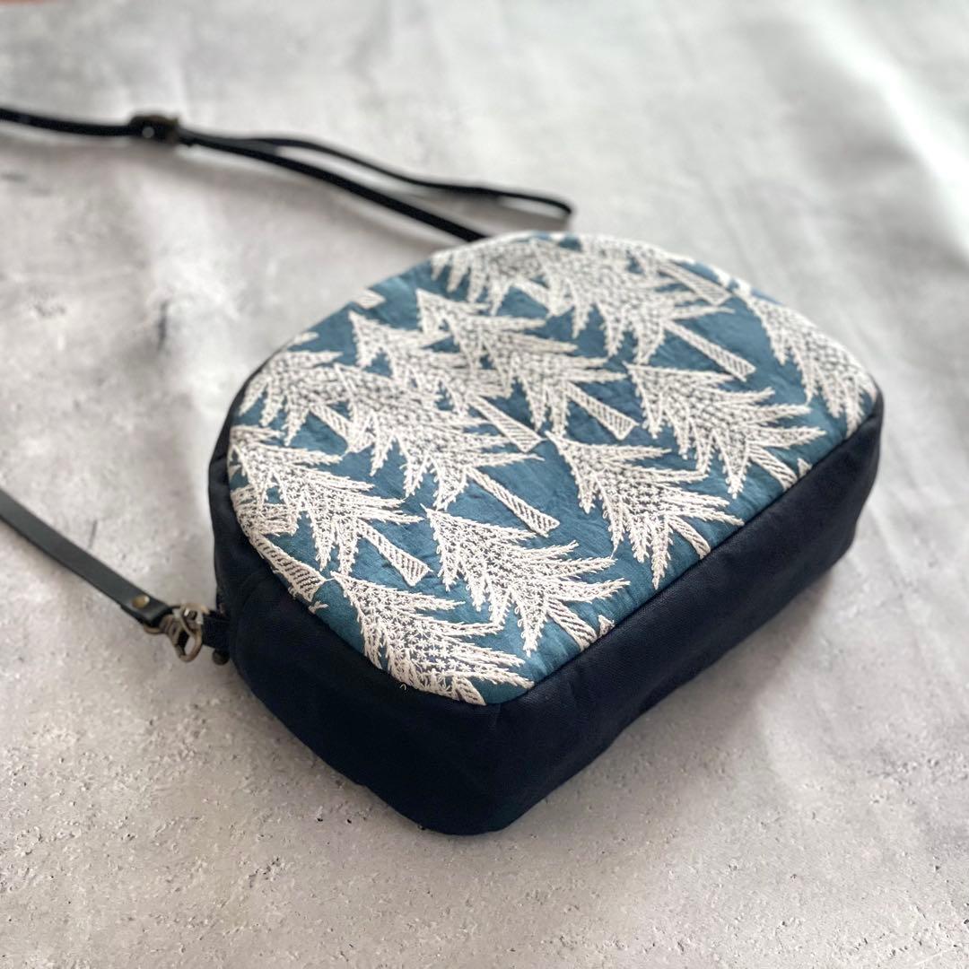 ⚮̈ミナペルホネン　land theater まるっこポシェット