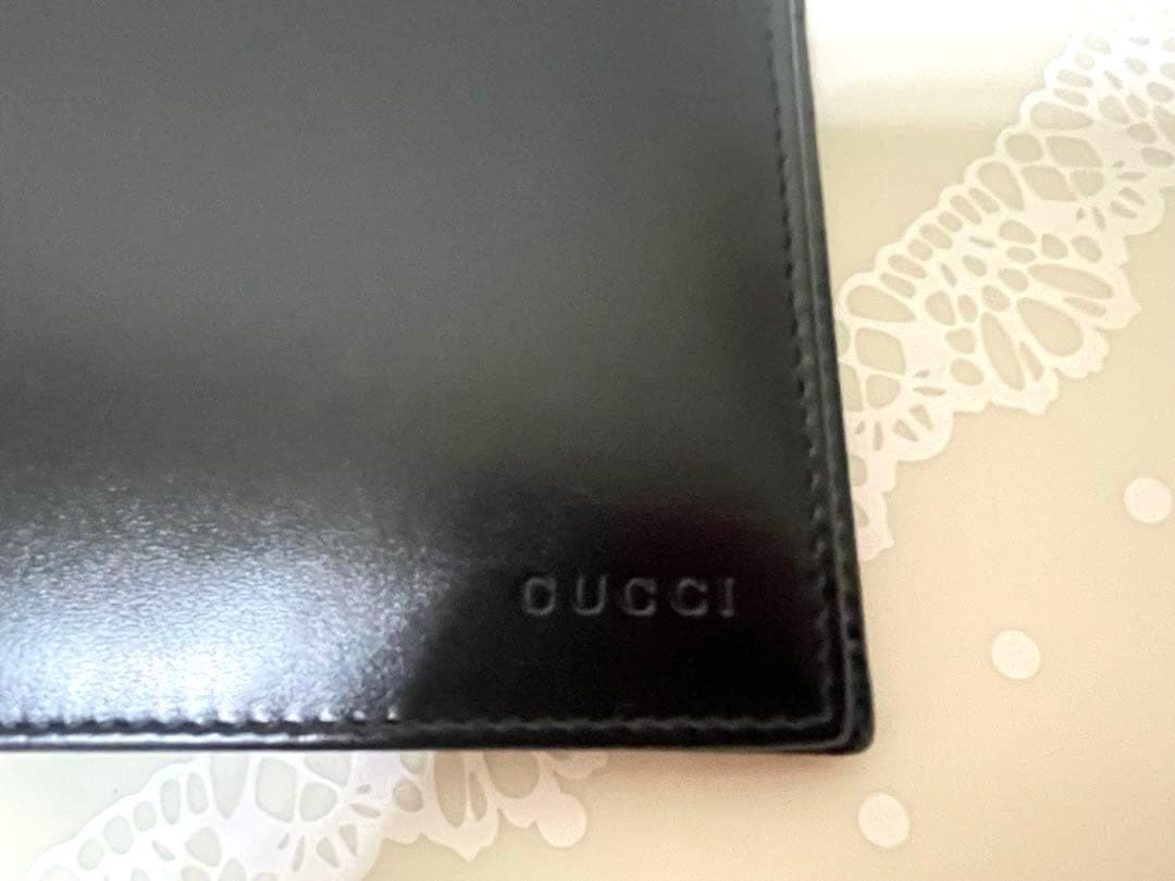 新品未使用 GUCCI ブラックレザー 二つ折り財布 箱付き グッチ